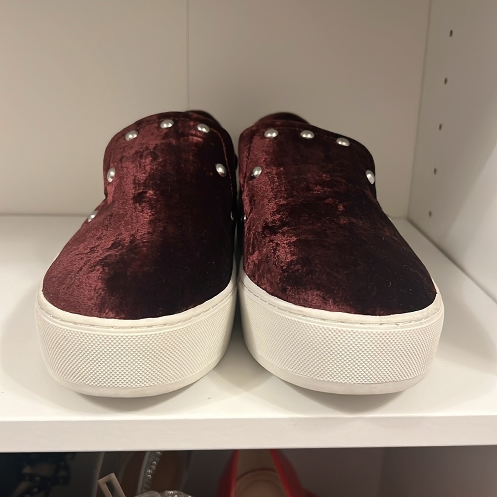 ๐ EUC Rebecca Minkoff Platform Burgundy Velvet Studded Loafers size 8.5 - Picture 3 of 7